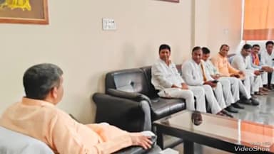 मिर्ज़ापुर: सरदार पटेल चौराहा स्थित जनसंपर्क कार्यालय पर कैबिनेट मंत्री आशीष पटेल ने समस्याएं सुनीं