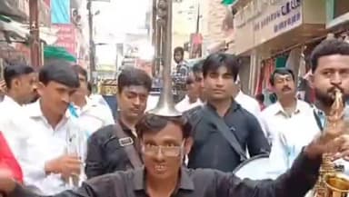 फुलवारी: फुलवारीशरीफ में अनोखे अंदाज़ में हुआ मां दुर्गा का विसर्जन, 12 कहारों ने बांस के सहारे मां दुर्गा को कंधों पर उठाया