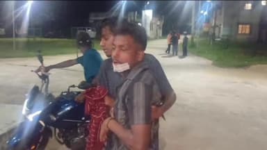 सेन्हा: भड़गांव तालाब के समीप स्कूटी और बाइक की आमने-सामने भिड़ंत में चार युवक गंभीर रूप से हुए घायल