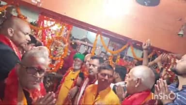 भभुआ: चमन लाल पोखर स्थित बड़ी देवी मां अखलासपुर सड़क स्थित देवी मंदिर में सदियों से चली आ रही परंपरा के अनुसार ली विदाई