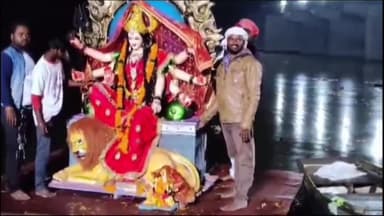 मुलताई: बुकाखेड़ी डैम पर दुर्गा प्रतिमा विसर्जन के समय गोताखोर का बिगड़ा संतुलन, डैम में गिरते हुए का वीडियो आया सामने