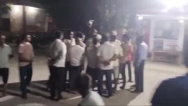 बारा: जारी बाजार में जमीनी विवाद को लेकर हुई मारपीट, 5 लोग हुए घायल