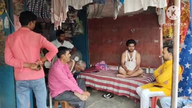 पट्टी: ग्राम सलाहपुर (बंधवा बाजार) में राहुल जायसवाल  की पत्नी के आकस्मिक निधन की सूचना पर घर पहुंचकर शोक संवेदना व्यक्त किया।