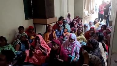 कटनी नगर: आउटसोर्स सफाई कर्मचारियों को निकालने के मामले को लेकर कर्मचारियों ने नगर निगम में किया प्रदर्शन