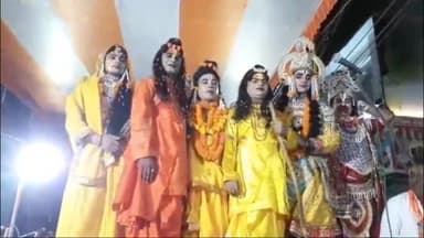 बक्सर: बक्सर किला मैदान में चल रहे 21 दिवसीय रामलीला का भरत मिलाप के साथ हुआ समापन