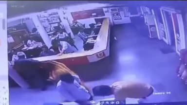 झुंझुनू: पीएनबी बैंक झुंझुनूं में 75 हजार रुपए नकदी और लैपटॉप सहित एक बैग चोरी, सीसीटीवी में कैद हुआ संदिग्ध