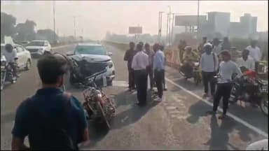 धनौरा: गजरौला हाईवे पर बुलेट शोरूम के सामने तेज रफ्तार कार और बाइक की आमने-सामने की टक्कर में बाइक सवार की हुई मौत