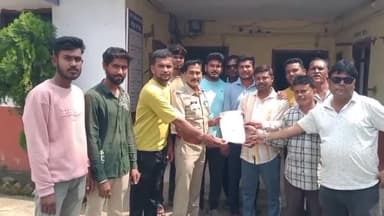 सेलू: शहरात भरधाव वाहने चालविणाऱ्या आणि यशवंत चौकात टवाळखोरी करणाऱ्यांवर कारवाईसाठी शहर काँग्रेसचे ठाणेदारांना निवेदन