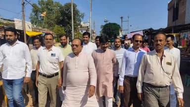 लटेरी: सिरोंज में हुए हमले के आरोपियों की गिरफ्तारी की मांग के लिए लटेरी में कांग्रेस ने किया प्रदर्शन, तहसीलदार को दिया ज्ञापन