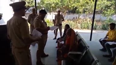 कन्नौज: एसपी कार्यालय पर आयोजित जनता दरबार में एसपी ने फरियादियों की समस्याएं सुनी, निस्तारण हेतु मातहतों को दिए निर्देश