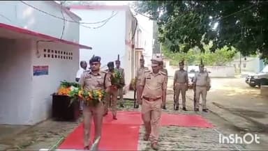 मिर्ज़ापुर: पुलिस विभाग में कार्यरत मादा श्रान डॉग माया की मृत्यु पर पुलिस अधीक्षक ने पुलिस लाइन में दी श्रद्धांजलि