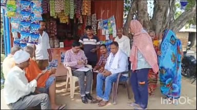 भभुआ: गोबरछ गांव में किसानों को रजिस्ट्रेशन नंबर पर बीज मिलने की जानकारी दी