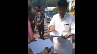 शिवपुरी नगर: कुंवरपुर गांव के ग्रामीण ने केंद्रीय मंत्री ज्योतिरादित्य सिंधिया को ट्रांसफार्मर स्थानांतरण का आवेदन दिया