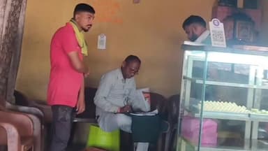 मंदसौर: कलेक्टर के निर्देश पर खाद्य सुरक्षा प्रशासन ने मंदसौर के प्रतिष्ठानों से लिए खाद्य पदार्थों के सैंपल, जांच हेतु भेजा