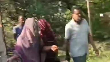 मंदसौर: सीतामऊ में बेटियों ने मां को दी मुखाग्नि, मां की सेवा करने के साथ-साथ अंतिम यात्रा में कंधा देकर निभाया फर्ज