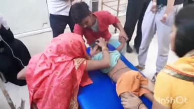 हाथरस: मोहल्ला नवीपुर में पोल में आए करंट से 5 साल का बच्चा चिपककर हुआ घायल, जिला अस्पताल में उपचार जारी