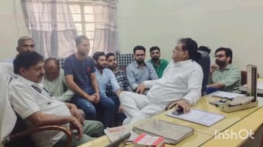 खींवसर: नागौर के मुख्य चिकित्सा एवं स्वास्थ्य अधिकारी डॉ. जुगल किशोर सैनी खींवसर क्षेत्र के दौरे पर रहे