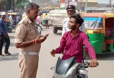 मुगलसराय: जिले के समस्त द्वारा नौ दिवसीय विशेष वाहन चेकिंग अभियान में कुल 2230 वाहनों का चालान, ₹34,96,000 का जुर्माना