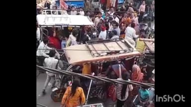 हाथरस: सदर के रामलीला ग्राउंड में पैसे के लेनदेन को लेकर सवारी और ई-रिक्शा चालक के बीच हुई जमकर मारपीट का वीडियो वायरल