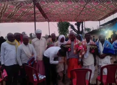 रामानुजगंज: ग्राम पंचायत महावीरगंज में जिला पंचायत सदस्य राजेश यादव ने बुजुर्गों को बांटे कंबल