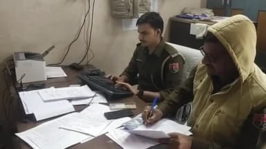 सरदारशहर: दुलरासर निवासी युवती ने चार जनों के खिलाफ 14 वर्षीय किशोर का माइंड वॉश कर गहने हड़पने का आरोप लगाते हुए मामला दर्ज कराया