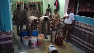 धनौरा: तहसील क्षेत्र में देसी व अंग्रेजी शराब की दुकान पर ओवर रेट पर बिक रही शराब, जांच के लिए पहुंचे आबकारी इंस्पेक्टर