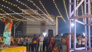 बरौनी: प्रखंड के सिमरिया गंगा घाट पर भव्य गंगा आरती का किया गया आयोजन, श्रद्धालुओं की उमड़ी भीड़