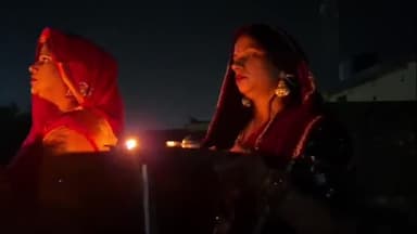 सैफई: सैफई कस्बा व ग्रामीण क्षेत्र में धूमधाम से मनाया गया करवा चौथ का व्रत