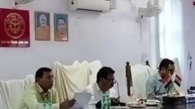 मुरादाबाद: सोमवार को रजाकार विभाग में अधिकारियों के साथ आयोजित की गई समीक्षा बैठक