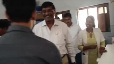 नौतन: पीएचसी नौतन के औचक निरीक्षण में सीएस को मिली गड़बड़ी, कुव्यवस्था देख पीएचसी प्रभारी को लगाई फटकार