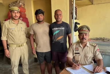 मुगलसराय: सिंघीताली समीप ओवरब्रिज पर पुलिस ने एक पिकअप में तीन गोवंश के साथ दो गौ तस्करों को किया गिरफ्तार