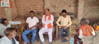 उदवंत नगर: पडूरा रामपुर गांव में शोकाकुल परिजनों से मिले बीजेपी के जिलाउपाध्यक्ष कौशल यादव