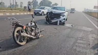 धनौरा: गजरौला KFC के सामने तेज रफ्तार कार की टक्कर से बाइक चालक की मौत के मामले में मृतक की पत्नी की तहरीर पर मुकदमा दर्ज