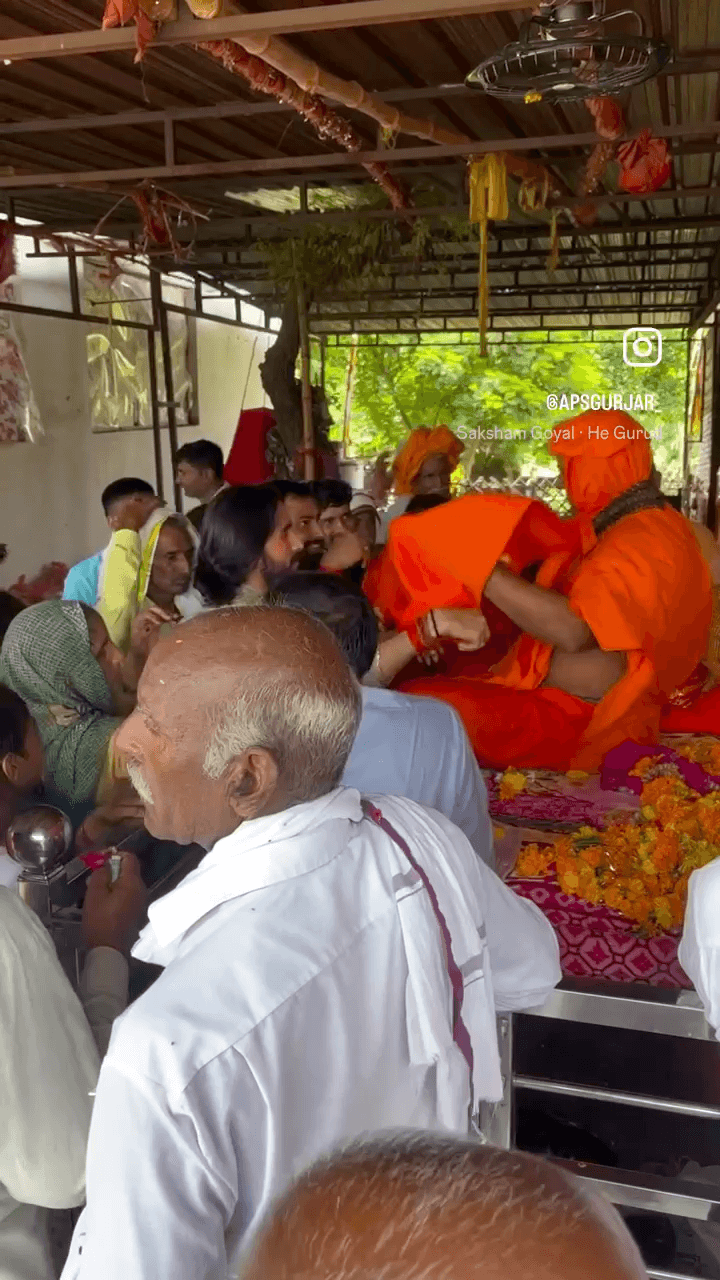 जय गुरु देव ☺️

Respect girls help poor help animals 

#apsgurjar #guru
