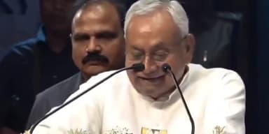 पटना ग्रामीण: बापू सभागार में सीएम नीतीश कुमार ने DGP के सामने जोड़े हाथ, बहाली को लेकर किया अनुरोध