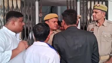 मुरादाबाद: आजाद समाज पार्टी के प्रत्याशी के नामांकन के दौरान जिला अध्यक्ष ने किया नियम का उल्लंघन, पुलिस ने कराया नियम का पालन