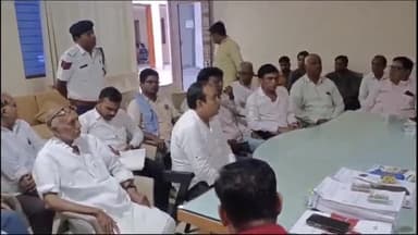 सरदारशहर: सरदारशहर पुलिस थाने में दीपावली पर्व को लेकर डीएसपी की अध्यक्षता में सीएलजी सदस्यों के साथ बैठक का हुआ आयोजन