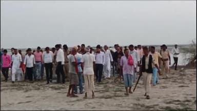 बछवारा: बछवारा प्रखंड के चमथा गंगा घाट पर एक महीने तक चलने वाले कल्पवास मेले का उद्घाटन अनुमंडल पदाधिकारी ने किया