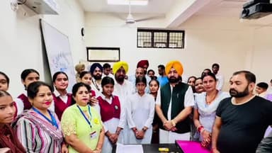 ਡੇਰਾਬਸੀ: ਸਕੂਲ ਆਫ ਐਮੀਨੈਂਸ ਡੇਰਵਾਸੀ ਵਿਖੇ ਮਾਪੇ ਅਧਿਆਪਕ ਮਿਲਣੀ ਕਾਰਕ੍ਰਮ ਦੌਰਾਨ ਕੈਬਿਨਟ ਮੰਤਰੀ ਹਰਦੀਪ ਸਿੰਘ ਮੁੰਡੀਆ ਨੇ ਕੀਤੀ ਸ਼ਿਰਕਤ