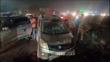 धनौरा: गजरौला हाईवे पर जूबिलेंट फैक्ट्री के पास तेज रफ्तार कार डिवाइडर में घुसी, चालक हुआ घायल