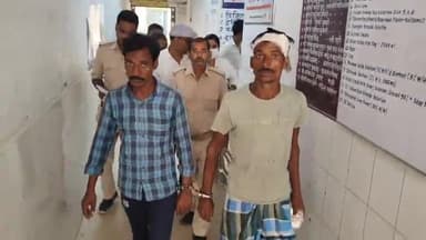 झाझा: रहमानडीह गांव में हुई मारपीट मामले में गिरफ्तार चार अभियुक्तों को मेडिकल जांच हेतु लाया गया रेफरल अस्पताल झाझा