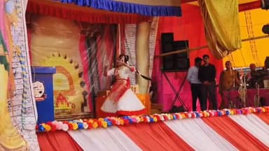पीलीभीत: रामलीला ग्राउंड में विद्यालय एकल नृत्य प्रतियोगिता का हुआ आयोजन, विधायक हुए शामिल
