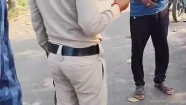 जयसिंहनगर: महुआ टोला गेट पर दो मोटरसाइकिलों की टक्कर, चार लोग घायल, डायल 100 ने अस्पताल पहुंचाया