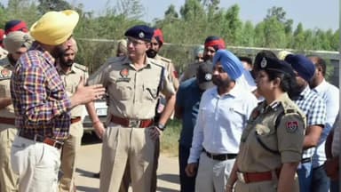 ਖਰੜ: ਡੀਆਈਜੀ ਨਿਲਾਂਬਰੀ ਜਗਦਲੇ ਅਤੇ ਐਸਐਸਪੀ ਮੋਹਾਲੀ ਦੀਪਕ ਪਾਰਕ ਨੇ ਕੁਰਾਲੀ ਮੰਡੀ ਦਾ ਦੌਰਾ ਕੀਤਾ