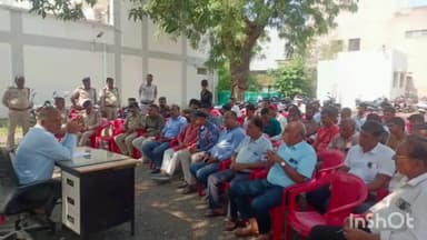 पेटलावद: पेटलावद थाना प्रभारी ने व्यापारियों की बैठक ली