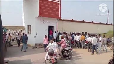 खुरई: खाद न मिलने पर किसानों ने मंडी गेट बंद कर हंगामा किया, पिछले हफ्ते भी हुआ था हंगामा