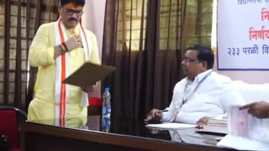 परळी: तहसील कार्यालय येथे धनंजय मुंडेंचा लाडक्या बहिणींसोबत उमेदवारी अर्ज दाखल