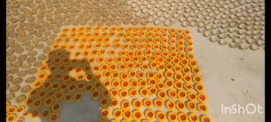 नानपारा: लक्ष्मणपुर मटेही दीपोत्सव में महिलाएं देंगी 25 हजार दीये, गोबर से दीयों के निर्माण में लगीं NRLM की महिला समूह