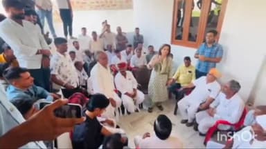 नागौर: पूर्व सांसद ने अमरसिंह कॉलोनी स्थित अपने कार्यालय में कार्यकर्ताओं की ली बैठक