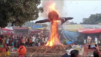 सवायजपुर: पाली के रामलीला मैदान में हुआ रावण दहन, जय श्रीराम के जय घोष से गूंज उठा मैदान